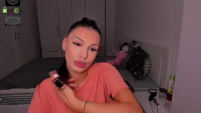 Snapshot of HelenShawn chatting on 6, 10, 2025 HelenShawn online show from 6, 10, 2025