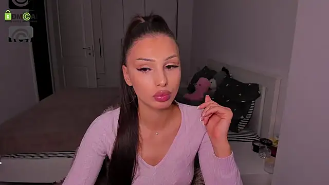 Snapshot of HelenShawn chatting on 10, 10, 2025 HelenShawn online show from 10, 10, 2025