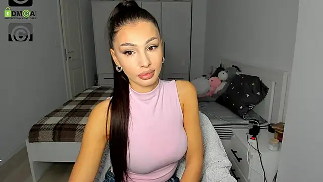 Snapshot of HelenShawn chatting on 31, 10, 2025 HelenShawn online show from 31, 10, 2025