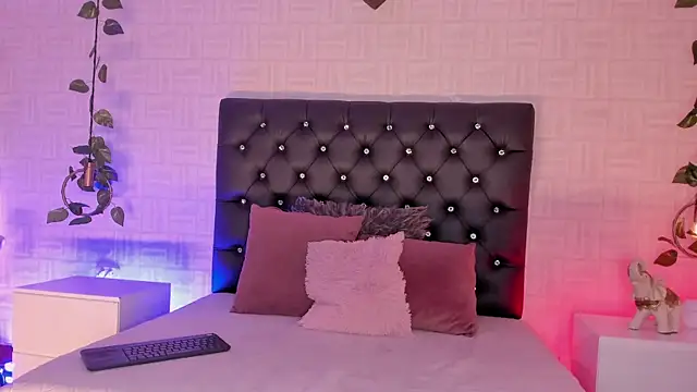 Hannah Jonhson online show from 4, 2, 2025