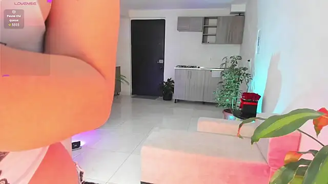 Hannah Jonhson online show from 16, 11, 2025