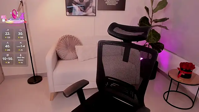 LairaScott online show from 10, 11, 2025