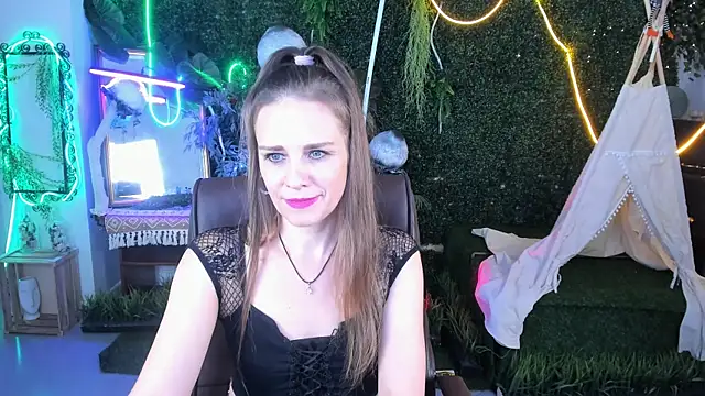 EmiliaBedy online show from 6, 11, 2025