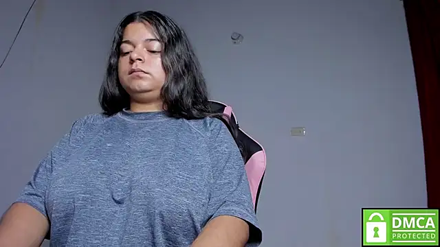 Snapshot of Little_Shaara chatting on 15, 10, 2025 Little Shaara online show from 15, 10, 2025