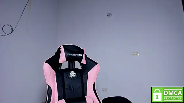 Snapshot of Little_Shaara chatting on 18, 10, 2025 Little Shaara online show from 18, 10, 2025