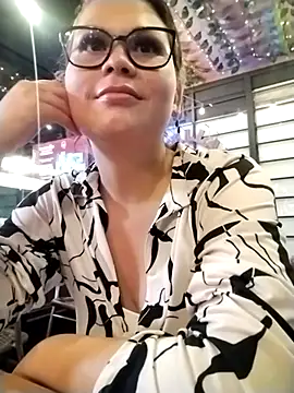 Vale Saenzz online show from 1, 3, 2025