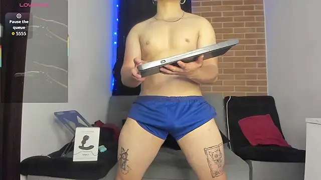 Snapshot of DavidX_X21_Strip chatting on 21, 12, 2025 DavidX X21 Strip online show from 21, 12, 2025