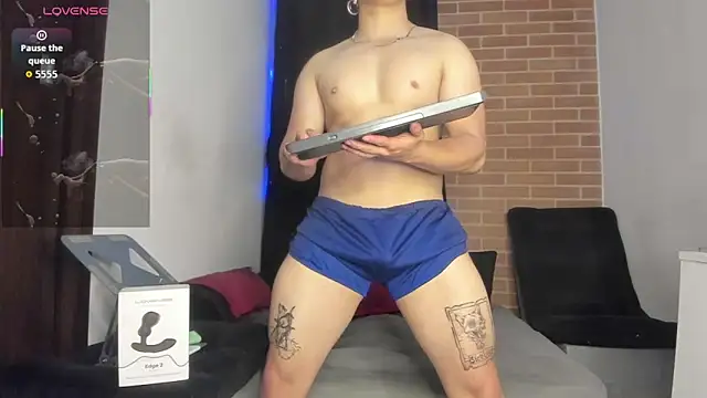 Snapshot of DavidX_X21_Strip chatting on 7, 1, 2026 DavidX X21 Strip online show from 7, 1, 2026