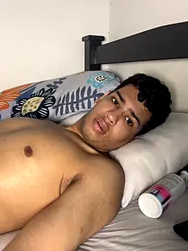 Snapshot of Santiago-Thompson chatting on 20, 10, 2025 Santiago-Thompson online show from 20, 10, 2025