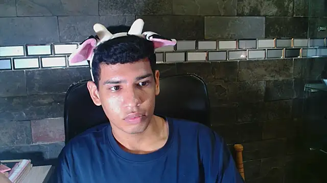 Snapshot of Santiago-Thompson chatting on 24, 10, 2025 Santiago-Thompson online show from 24, 10, 2025