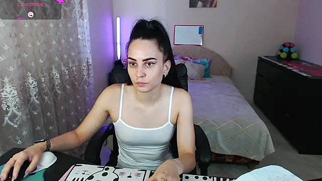 Kriss brunette 5 online show from 25, 7, 2026