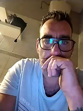 Snapshot of Hardasanut chatting on 11, 11, 2025 Hardasanut online show from 11, 11, 2025