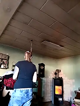 Astrid-Gilbert online show from 6, 3, 2025