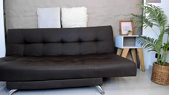 Shanntal  online show from 10, 3, 2025