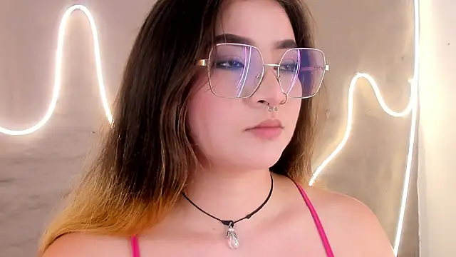 Shanntal  online show from 4, 3, 2026