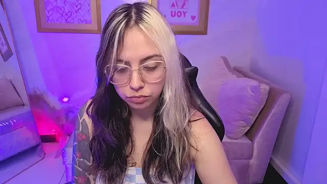 Hela v online show from 3, 12, 2025