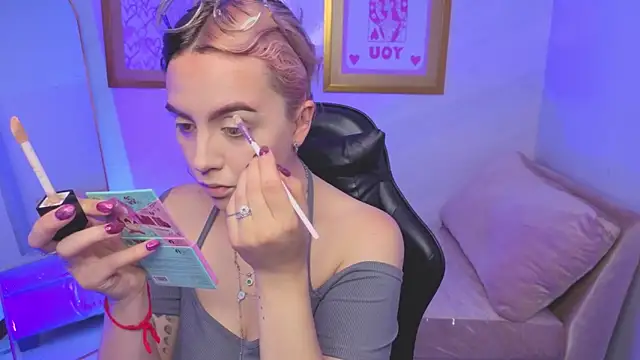 Hela v online show from 14, 1, 2026