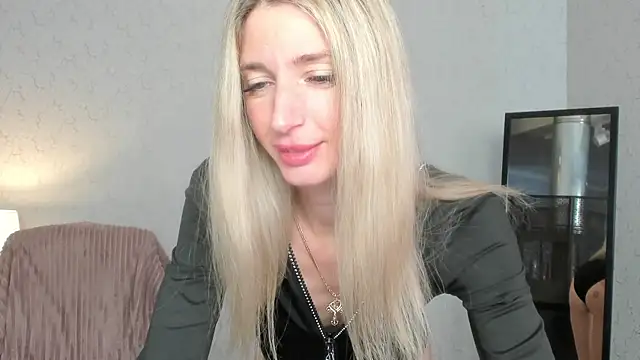 skinnyladyy online show from 12, 3, 2025