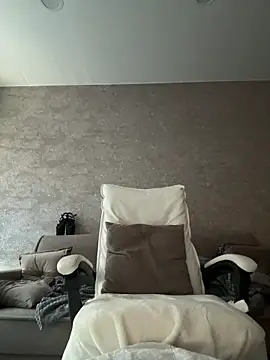 LillySquirtShot online show from 7, 6, 2026
