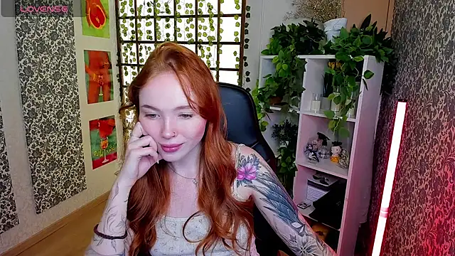 Snapshot of Maya_Light chatting on 24, 9, 2025 Maya Light online show from 24, 9, 2025