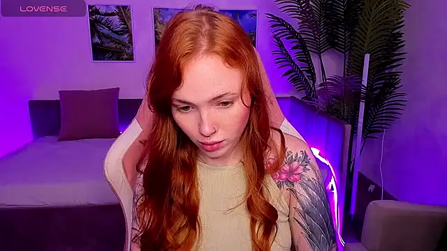 Snapshot of Maya_Light chatting on 5, 10, 2025 Maya Light online show from 5, 10, 2025