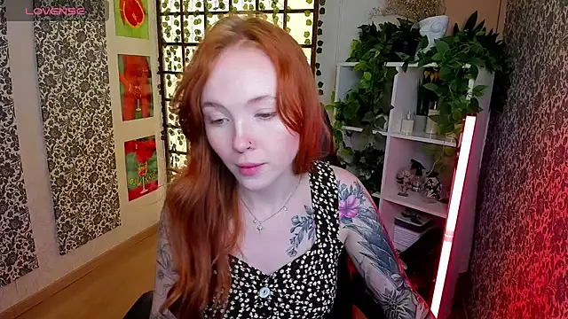 Snapshot of Maya_Light chatting on 6, 10, 2025 Maya Light online show from 6, 10, 2025