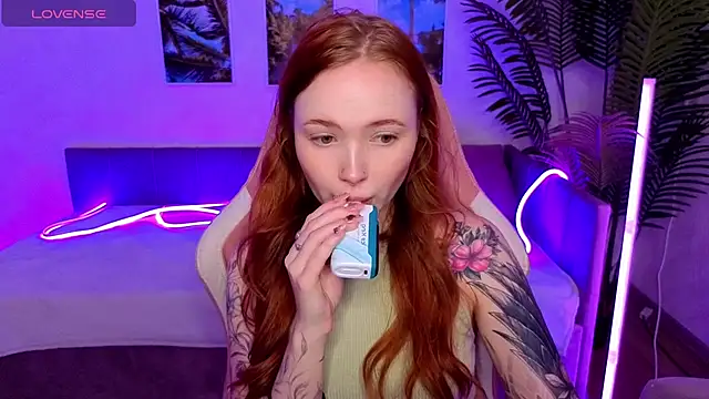 Snapshot of Maya_Light chatting on 21, 10, 2025 Maya Light online show from 21, 10, 2025