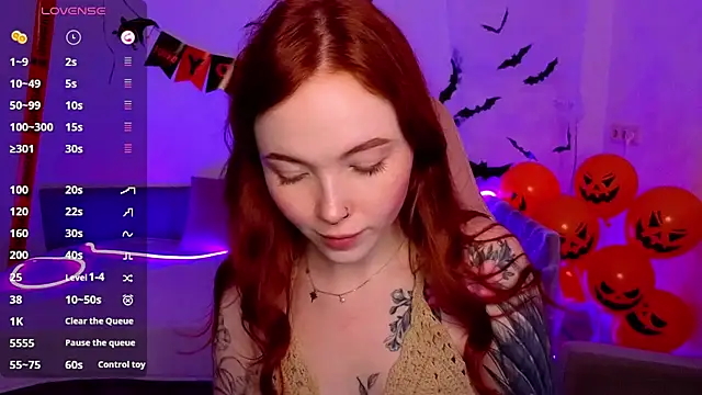 Snapshot of Maya_Light chatting on 9, 11, 2025 Maya Light online show from 9, 11, 2025