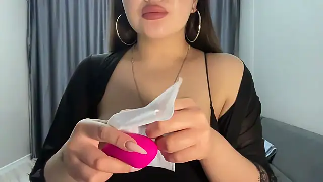 anora sunny online show from 2, 3, 2025