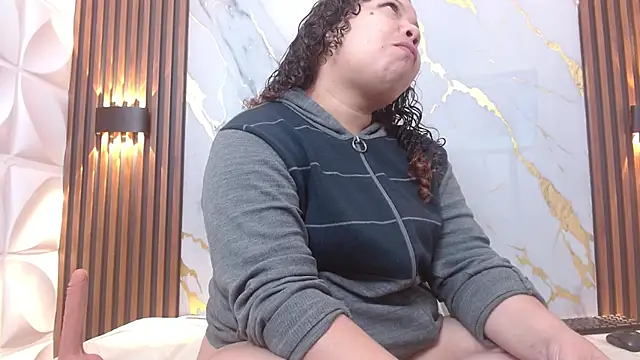 Snapshot of Alinna_addas_03 chatting on 27, 10, 2025 Alinna addas 03 online show from 27, 10, 2025