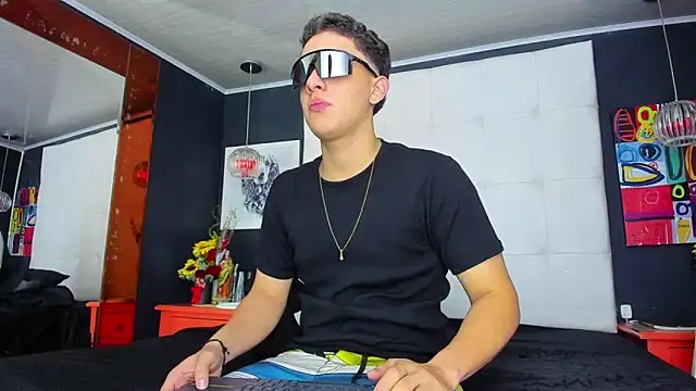 Snapshot of Thomas_May4rs chatting on 12, 3, 2025 Thomas May4rs online show from 12, 3, 2025