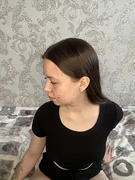 Snapshot of Arielle_Swan chatting on 5, 3, 2025 Arielle Swan online show from 5, 3, 2025