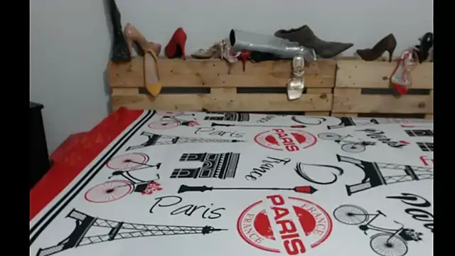 Lunasquirt1985 online show from 3, 3, 2025