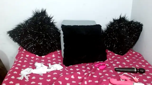 Lunasquirt1985 online show from 9, 9, 2025