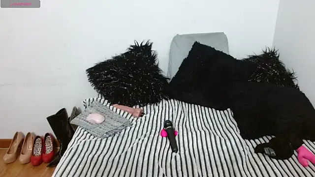 Lunasquirt1985 online show from 15, 10, 2025