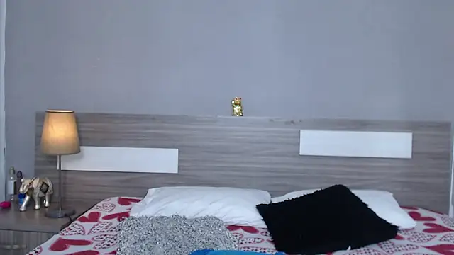 Liiamthompson online show from 19, 10, 2025