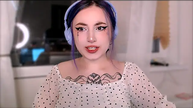 Snapshot of purplewitch chatting on 15, 10, 2025 purplewitch online show from 15, 10, 2025