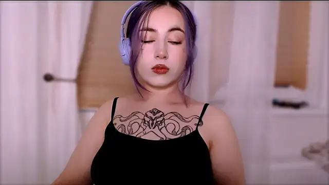 Snapshot of purplewitch chatting on 18, 10, 2025 purplewitch online show from 18, 10, 2025