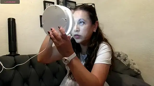 MirandaLatinaLovely online show from 3, 5, 2026