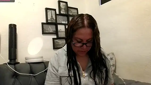 MirandaLatinaLovely online show from 5, 5, 2026