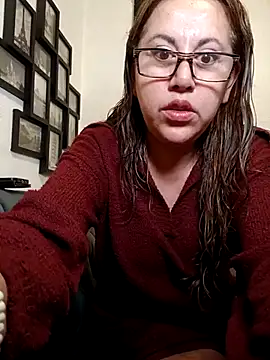 MirandaLatinaLovely online show from 8, 7, 2026