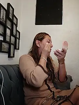 MirandaLatinaLovely online show from 9, 7, 2026