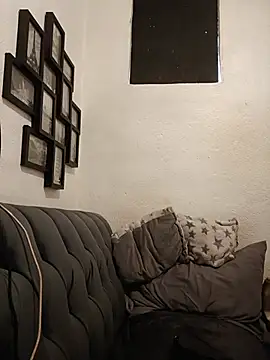 MirandaLatinaLovely online show from 18, 7, 2026