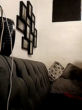 MirandaLatinaLovely online show from 23, 7, 2026