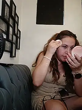 MirandaLatinaLovely online show from 28, 7, 2026