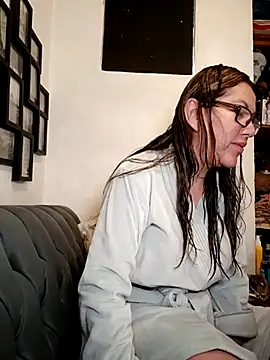 MirandaLatinaLovely online show from 30, 7, 2026