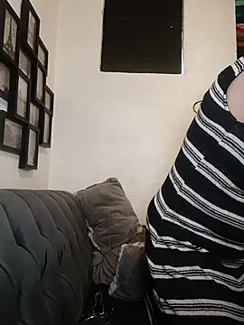 MirandaLatinaLovely online show from 31, 7, 2026