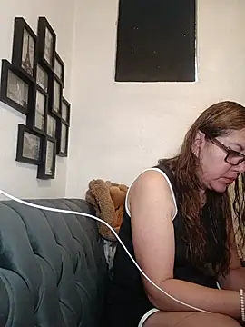 MirandaLatinaLovely online show from 1, 8, 2026