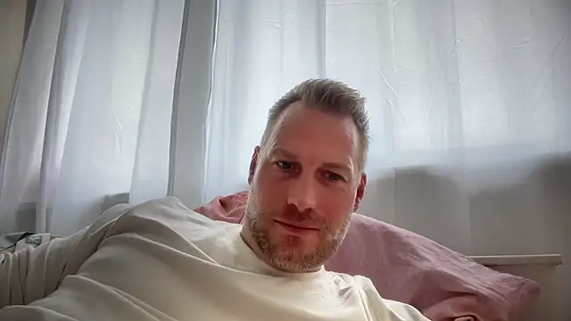 Snapshot of Christian87xxx chatting on 1, 10, 2025 Christian87xxx online show from 1, 10, 2025