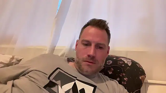 Snapshot of Christian87xxx chatting on 8, 11, 2025 Christian87xxx online show from 8, 11, 2025